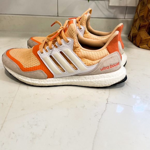 Adidas Ultraboost Good Condition Womens 9.5 - Picture 4 of 8